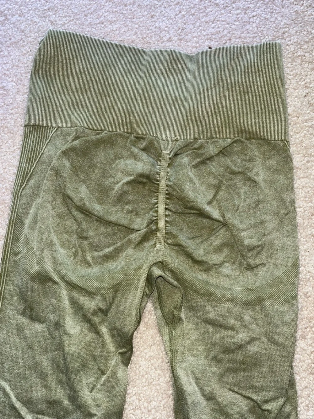 Olive Green Seamless Two-Piece Active Set w/ Scrunch Leggings - Picture 6 of 11